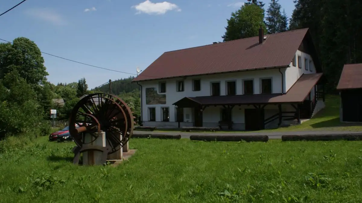 Turbina wodna na strumieniu: ile prądu da 40 l/s i czego nie wolno